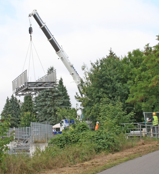 Eingeschwebt: Neue Brücke in Großbauchlitz