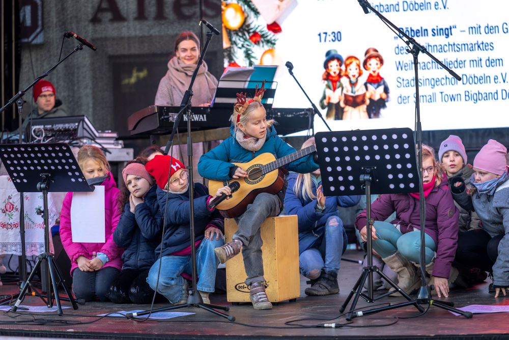 Die Kinder der Grundschule Döbeln-Ost verzauberten Freitagnachmittag das Publikum mit ihrem Programm. (Foto: Lutz Weidler) Image