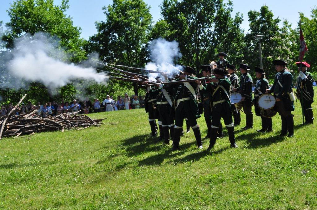 Anlässlich des 250-jährigen Jubiläums des Gefechtes von Döbeln wurden die historischen Kampfhandlungen nachgestellt. (Foto: Archiv Stadt Döbeln)